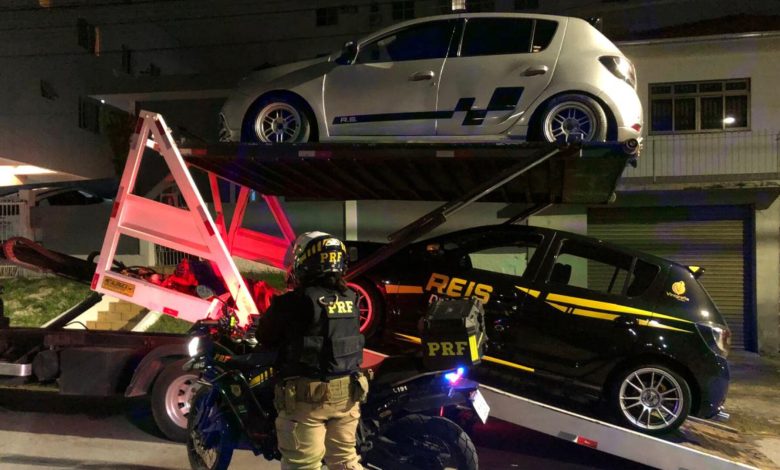 Racha na BR-101 acaba em perseguição e prisão de dois motoristas em SC