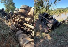 Bitrem sai da pista e tomba em ribanceira em Ascurra; motorista é resgatado com vida