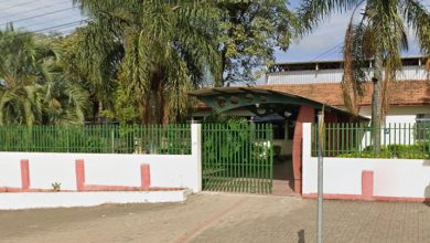Dois criminosos agem friamente pulando muro e tentando furtar escola em Canoinhas. Foto: JMais.