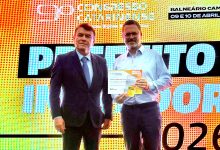 Com investimentos em tecnologia nas escolas, Indaial conquista prêmio de Prefeito Inovador