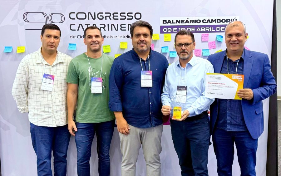 Com investimentos em tecnologia nas escolas, Indaial conquista prêmio de Prefeito Inovador