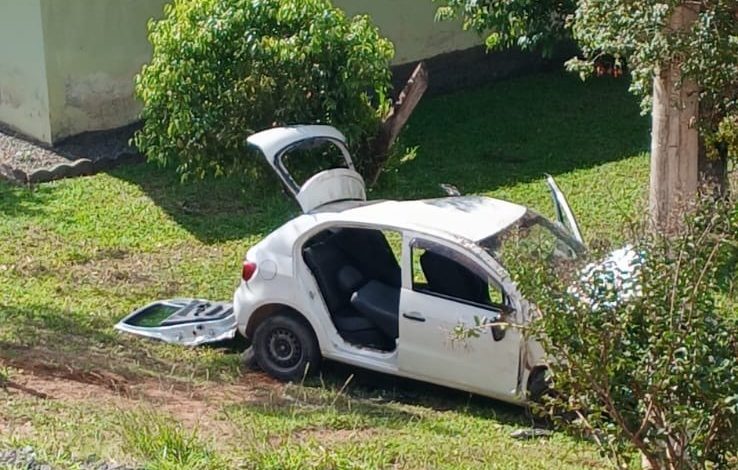Mesmo com sinais de embriaguez, motorista envolvido em capotamento não é preso em Rodeio. Foto: especial Misturebas News.