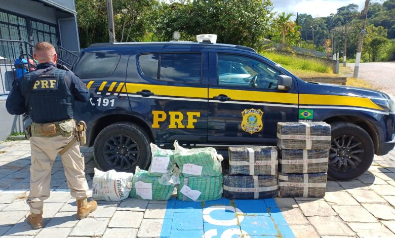 Perseguição na BR-470 termina com apreensão de mais de 160 quilos de maconha em SC