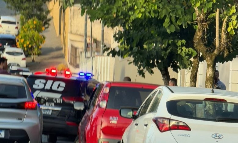 Flagrante em Timbó; grupo é preso dentro de tabelionato usando documento falso. Foto: Timbó Mil Grau.