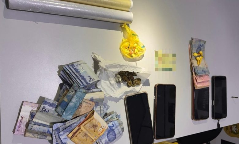 Monitoramento policial leva à descoberta de ponto de tráfico no centro de Pomerode e termina com prisões