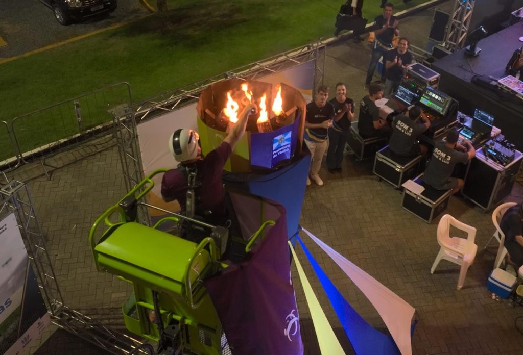 Mais de mil pessoas lotam abertura das Olimpíadas Entre Empresas em Timbó. Fotos: Raphael Carrasco e Rafael Diniz/PMT