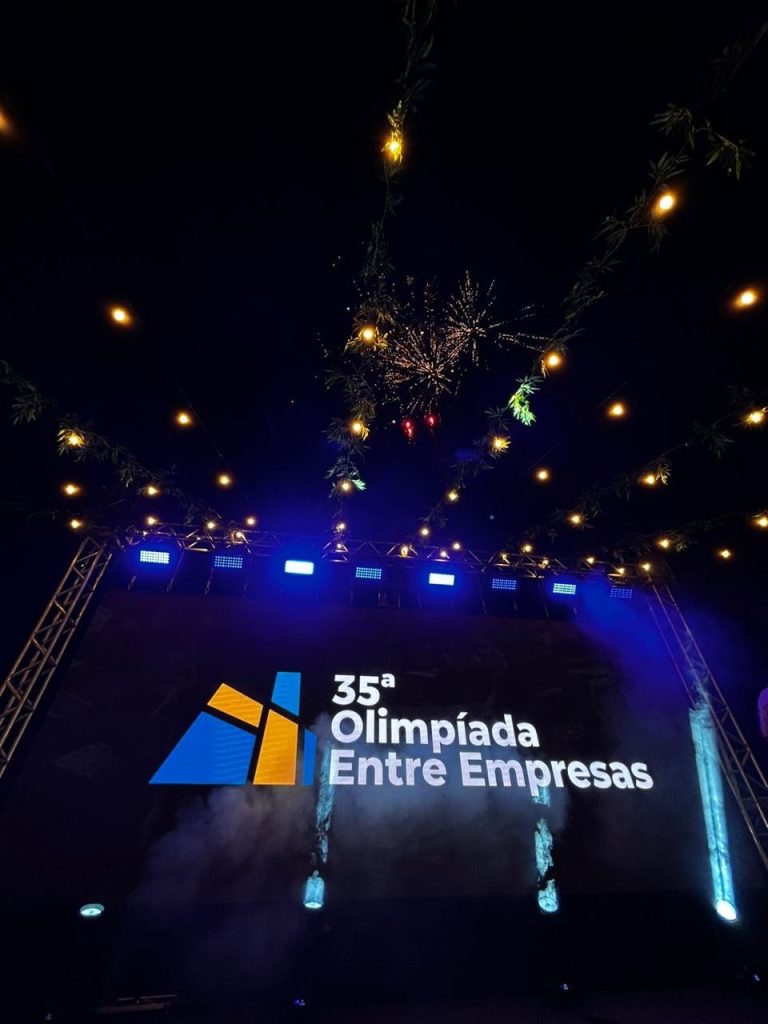 Mais de mil pessoas lotam abertura das Olimpíadas Entre Empresas em Timbó. Fotos: Raphael Carrasco e Rafael Diniz/PMT