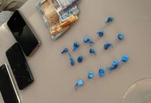 Denúncia de violência doméstica revela tráfico de drogas em Apiúna e termina com casal preso em flagrante