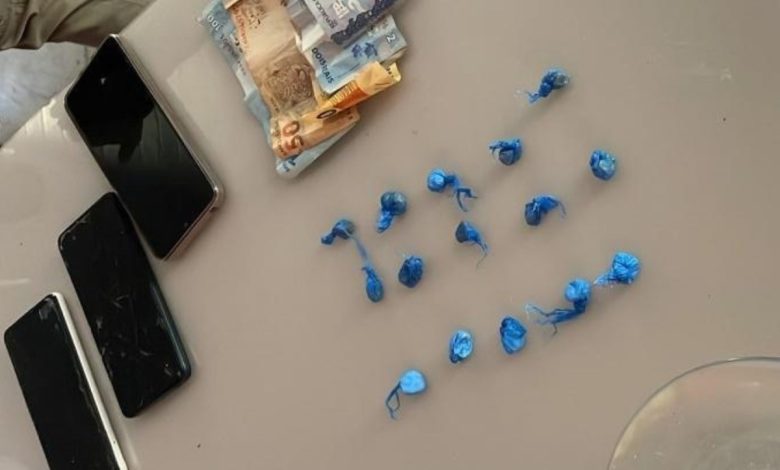 Denúncia de violência doméstica revela tráfico de drogas em Apiúna e termina com casal preso em flagrante