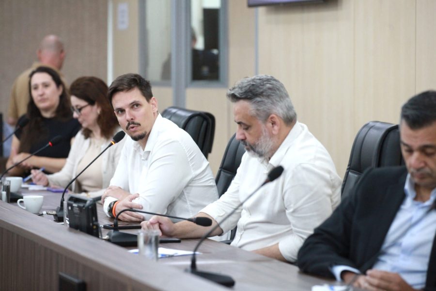 Saúde de Blumenau apresenta relatório completo na Câmara com dados de atendimentos, filas e investimentos no SUS