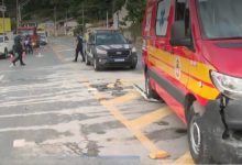 Acidente durante ocorrência: Ambulância e carro colidem na Rua Bahia, em Blumenau. Foto: Reprodução / NDmais.
