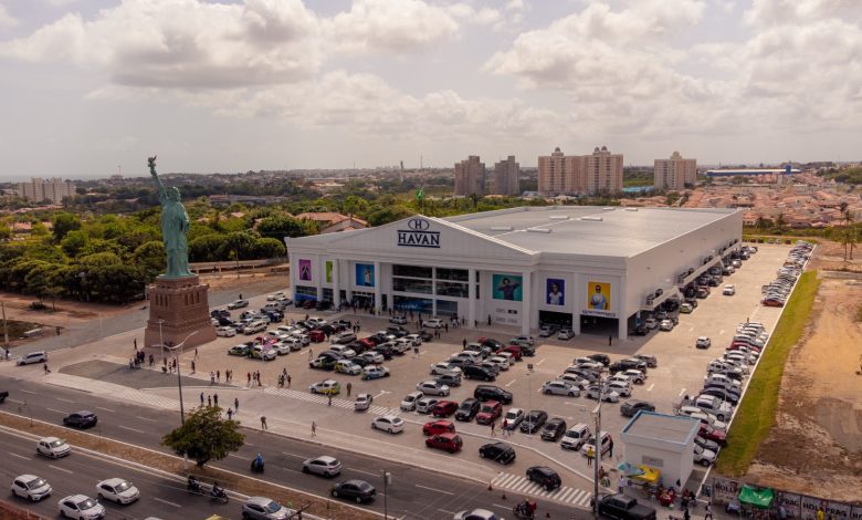 “Não é legalidade, é perseguição”: Luciano Hang reage à ação do MP contra estátua da Havan