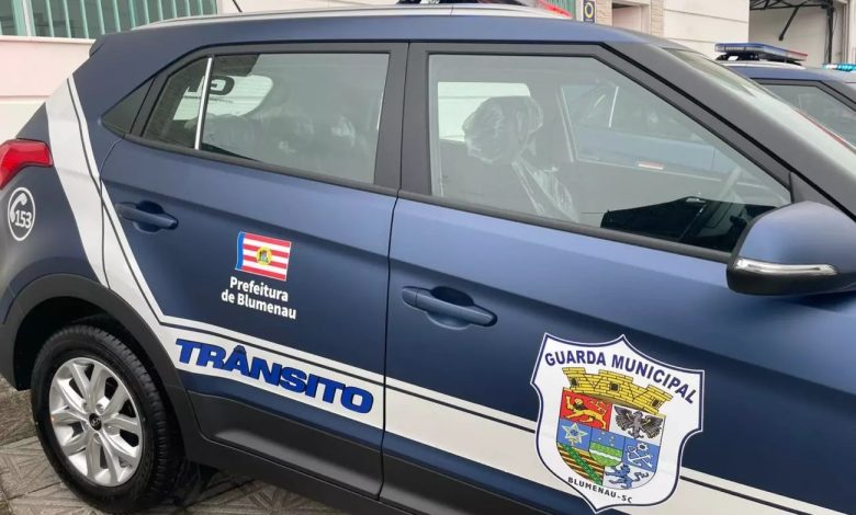 Colisão inusitada é registrada em Blumenau; e termina com um morto e um ferido. Foto: GMT.