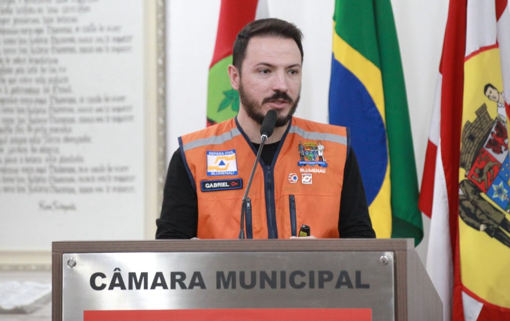 Segurança no transporte, recursos milionários e alerta para super El Niño marcam sessão da Câmara de Blumenau