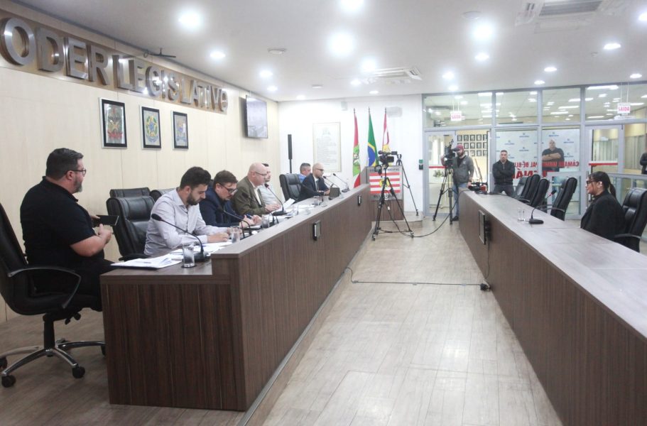 Comissão Processante ouve testemunhas e vereador afastado em etapa decisiva do processo em Blumenau