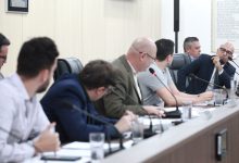 Comissão Processante ouve testemunhas e vereador afastado em etapa decisiva do processo em Blumenau