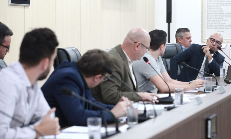 Comissão Processante ouve testemunhas e vereador afastado em etapa decisiva do processo em Blumenau