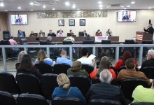 Sessão solene na Câmara de Blumenau homenageia trabalhadores e reforça luta por direitos da classe trabalhadora