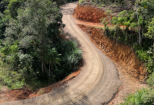 Estrada estratégica no interior de Benedito Novo recebe melhorias e ganha mais segurança para motoristas
