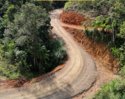 Estrada estratégica no interior de Benedito Novo recebe melhorias e ganha mais segurança para motoristas