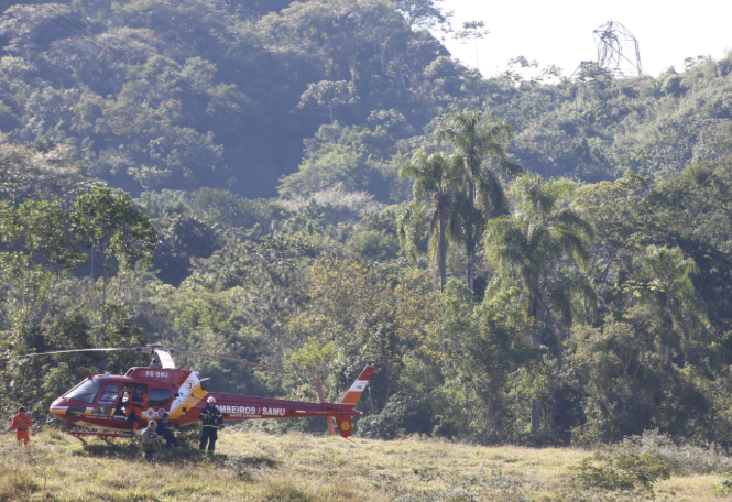 URGENTE: Helicóptero atinge torre de energia e cai em Pomerode; equipes confirmam óbito no local