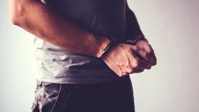 Homem com tornozeleira eletrônica é preso após furto em supermercado de Timbó e resistência à abordagem
