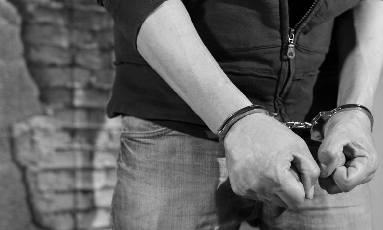 Homem é preso após abordagem confirmar mandado em aberto por pensão alimentícia em Indaial