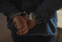 Homem é preso após ameaçar familiares, tentar arrombar porta e provocar pânico dentro de residência em Benedito Novo