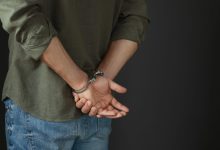 Homem com mandado por pensão alimentícia é preso após abordagem por atitude suspeita em Indaial