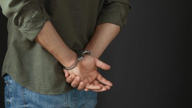 Homem com mandado por pensão alimentícia é preso após abordagem por atitude suspeita em Indaial