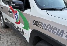 PM recupera carro com registro de furto, encontra munição e prende dois homens em Indaial