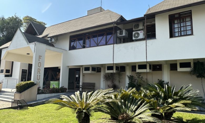 Homem vai ao Fórum de Indaial para regularizar situação judicial e termina preso pela Polícia Militar