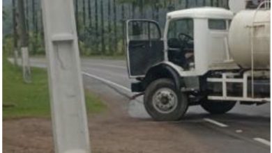 Caminhão furtado durante a madrugada é encontrado abandonado e atravessado na SC-416, em Timbó