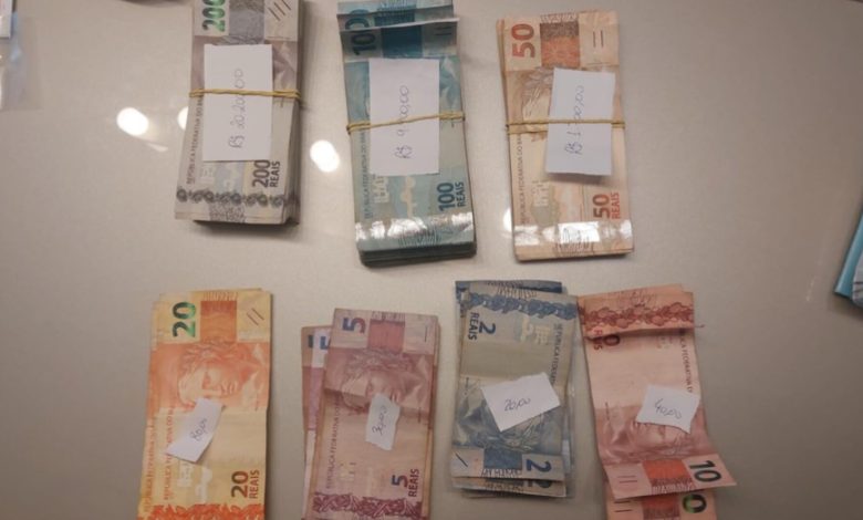 Suspeito atira contra policial durante operação que mira esquema de atestados falsos para soltar criminosos em SC