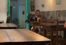 De parabéns em silêncio a festa inesperada: funcionários de pizzaria transformam aniversário solitário em momento inesquecível