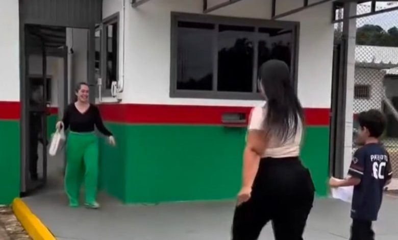 Moraes concede prisão domiciliar a moradora de SC condenada pelos atos de 8 de janeiro