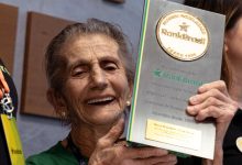 Aos 92 anos, mulher de SC contratada pela Havan entra para o RankBrasil
