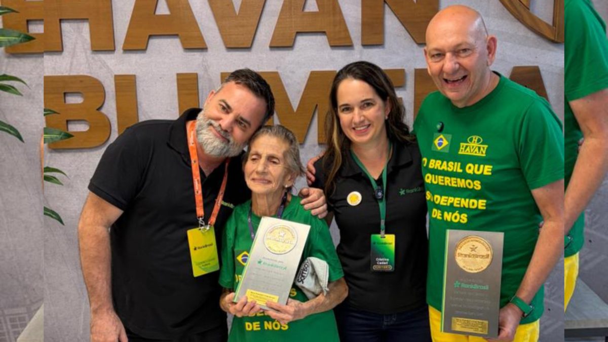 Aos 92 anos, mulher de SC contratada pela Havan entra para o RankBrasil