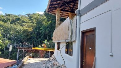 Sacada desaba durante comemoração e deixa quatro feridos em Blumenau