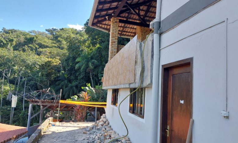 Sacada desaba durante comemoração e deixa quatro feridos em Blumenau