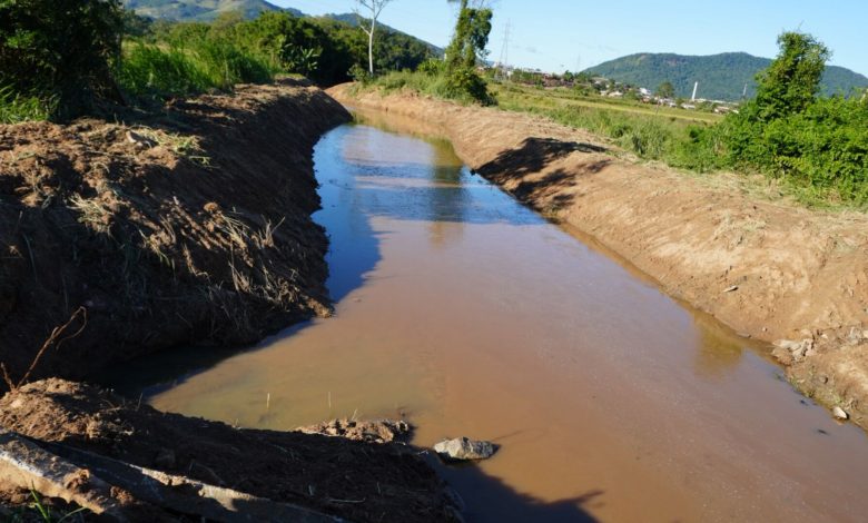 Rodeio inicia maior limpeza e desassoreamento de ribeirões da história do município para prevenir desastres naturais