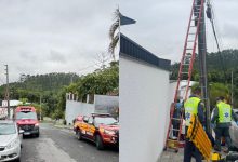 Queda de cerca de cinco metros durante instalação de internet deixa homem ferido em Blumenau