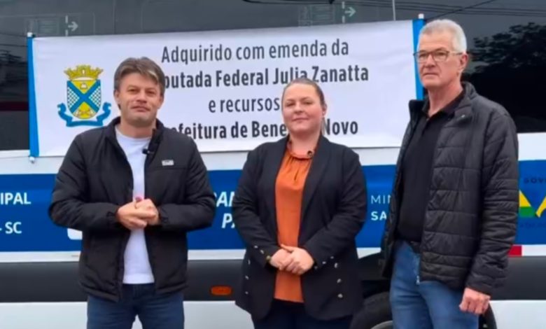 Saúde de Benedito Novo ganha reforço com chegada de novas vans para transporte de pacientes