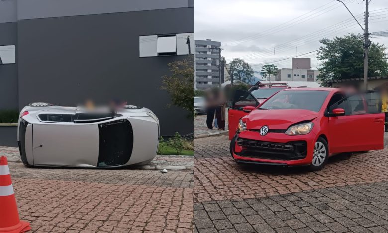 Colisão entre dois carros deixa passageiro ferido em Timbó