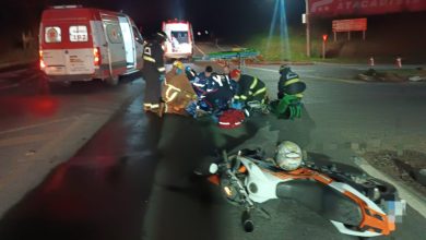 Motorista de caminhão foge após acidente deixar motociclista inconsciente, em Rodeio