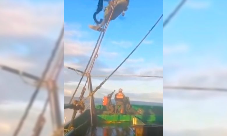 Tentativa de salvar ave marinha termina com morte de pescador em alto-mar em SC