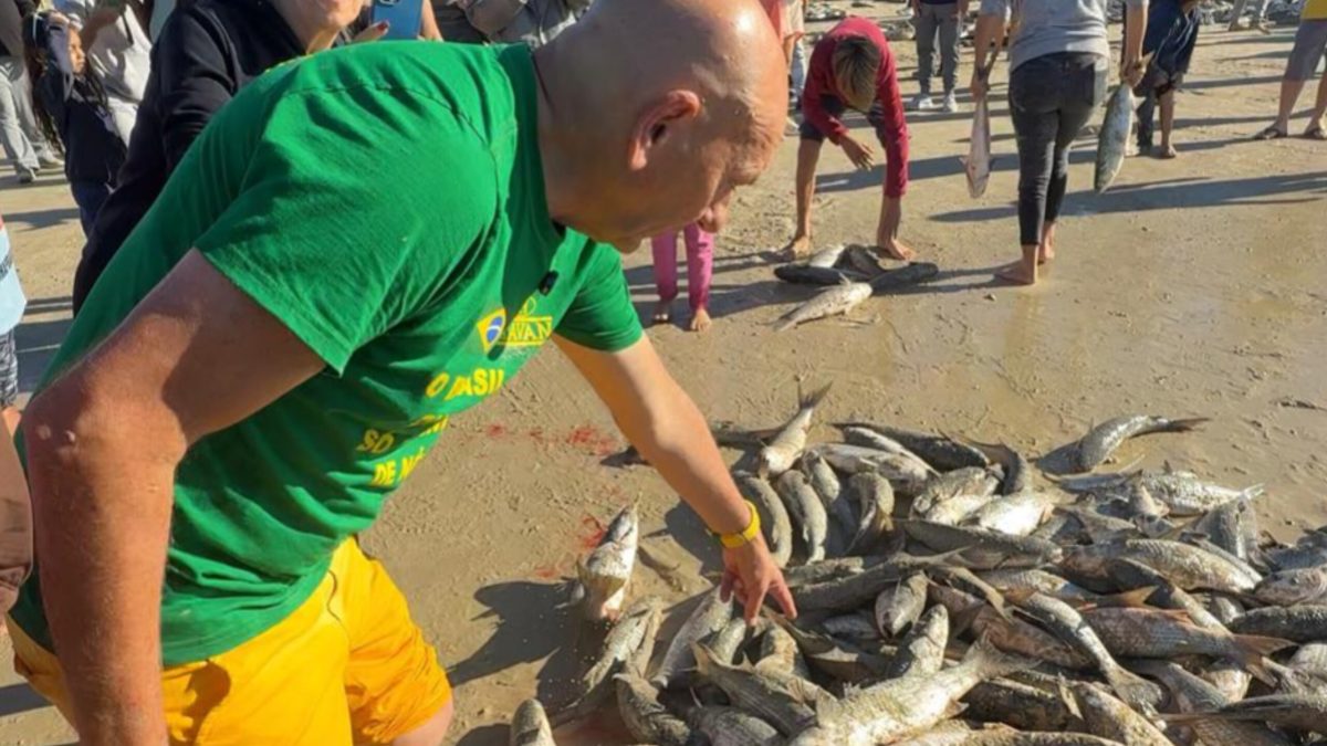 Luciano Hang participa de pesca da tainha em Bombinhas e defende tradição dos pescadores catarinenses