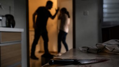 Mulher é esfaqueada pelo companheiro durante discussão em Indaial; autor fugiu