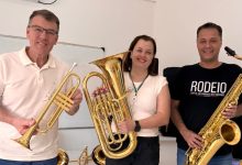 Rodeio investe em música e entrega novos instrumentos para alunos da rede municipal