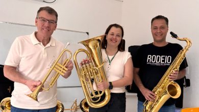 Rodeio investe em música e entrega novos instrumentos para alunos da rede municipal